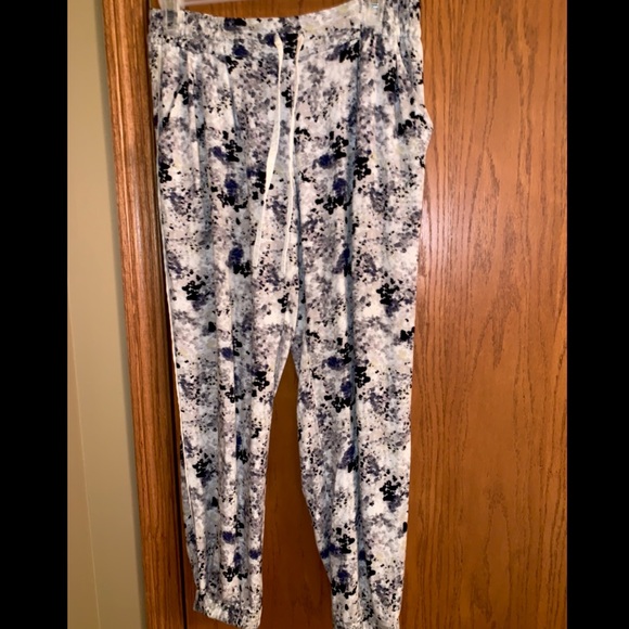 Aritzia Talula Joggers - Picture 2 of 4